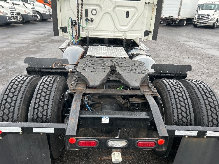 2019 Freightliner Cascadia in Obetz, OH — photo 6