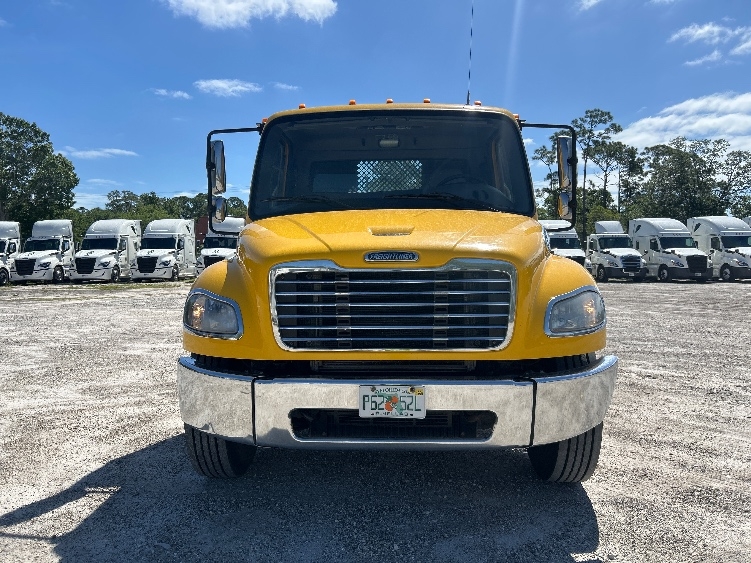 2019 Freightliner eM2 in Ocala, FL — photo 2