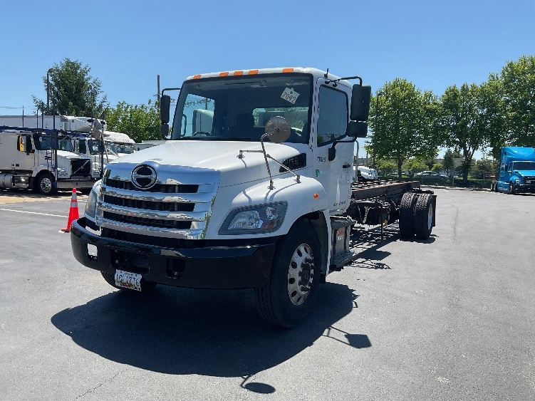 2019 Hino 268 in New Castle, DE — photo 3