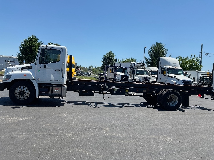 2019 Hino 268 in New Castle, DE — photo 4