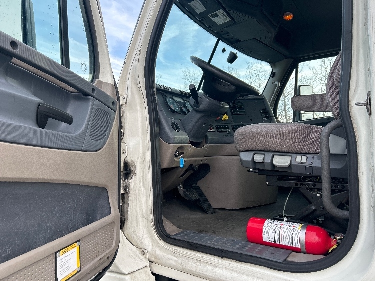2019 Freightliner Cascadia in Obetz, OH — photo 9