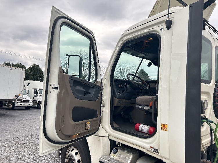 2019 Freightliner Cascadia in Atlanta (Conyers), GA — photo 9