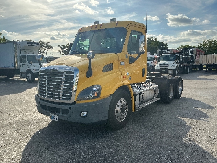 2019 Freightliner Cascadia in Medley, FL — photo 3