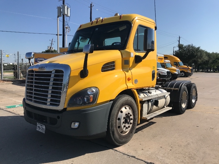 2019 Freightliner Cascadia in Houston, TX — photo 3
