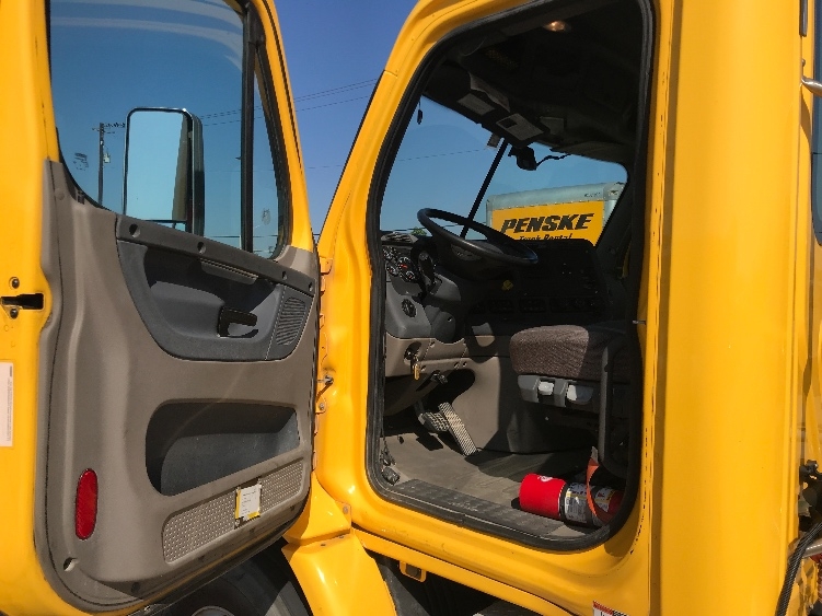 2019 Freightliner Cascadia in Houston, TX — photo 9