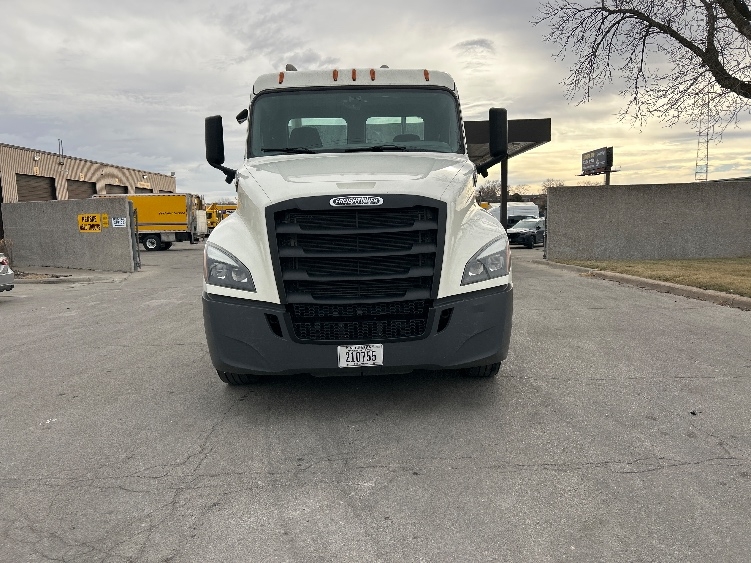 2019 Freightliner Cascadia in Omaha, NE — photo 2