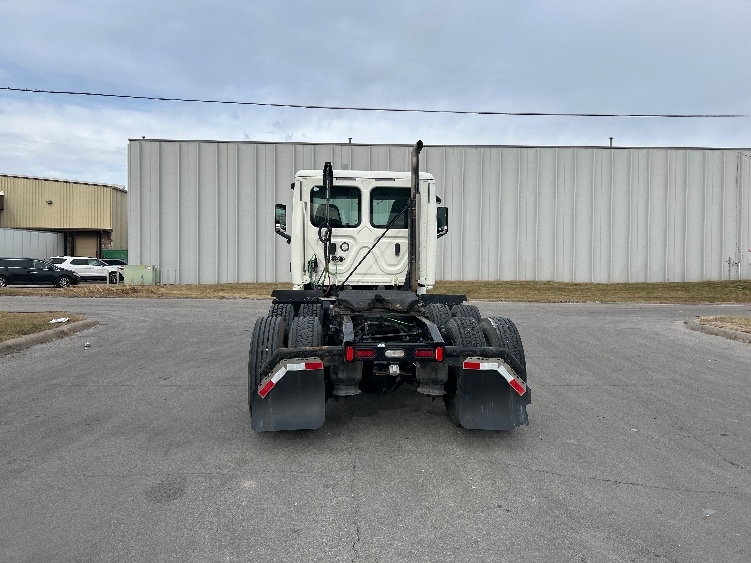 2019 Freightliner Cascadia in Omaha, NE — photo 6