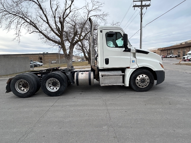 2019 Freightliner Cascadia in Omaha, NE — photo 8