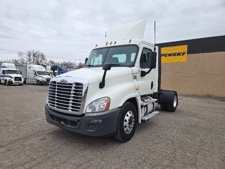 2019 Freightliner Cascadia in Lansing, MI — photo 3