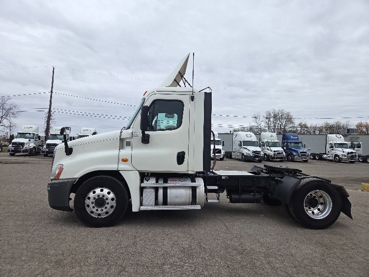 2019 Freightliner Cascadia in Lansing, MI — photo 4