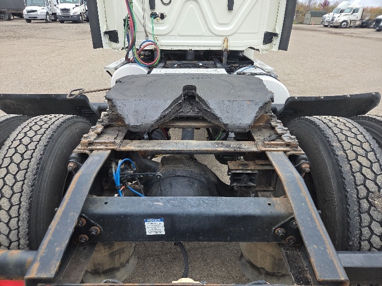 2019 Freightliner Cascadia in Lansing, MI — photo 6