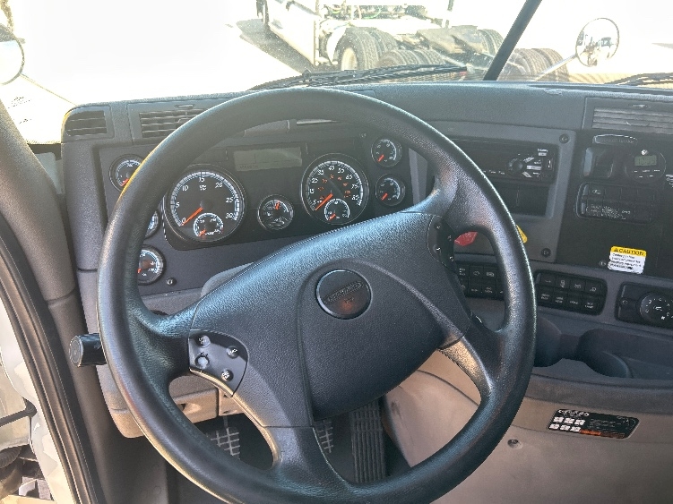 2019 Freightliner Cascadia in Houston, TX — photo 10