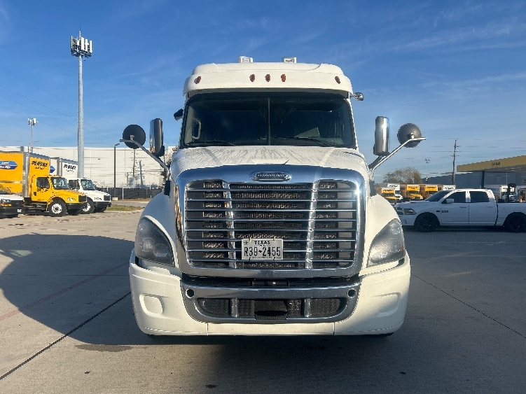 2019 Freightliner Cascadia in Houston, TX — photo 2