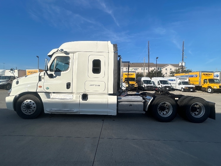 2019 Freightliner Cascadia in Houston, TX — photo 4