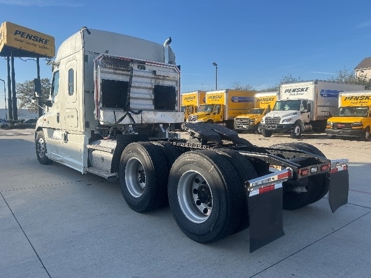 2019 Freightliner Cascadia in Houston, TX — photo 5