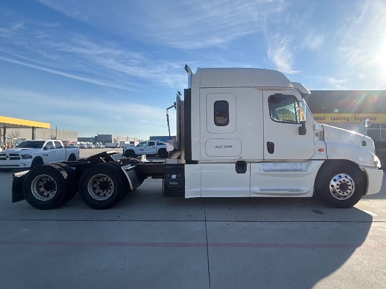 2019 Freightliner Cascadia in Houston, TX — photo 7