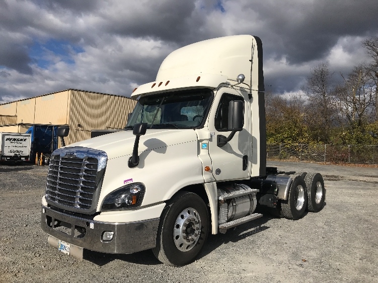 2019 Freightliner Cascadia in Cleona, PA — photo 3