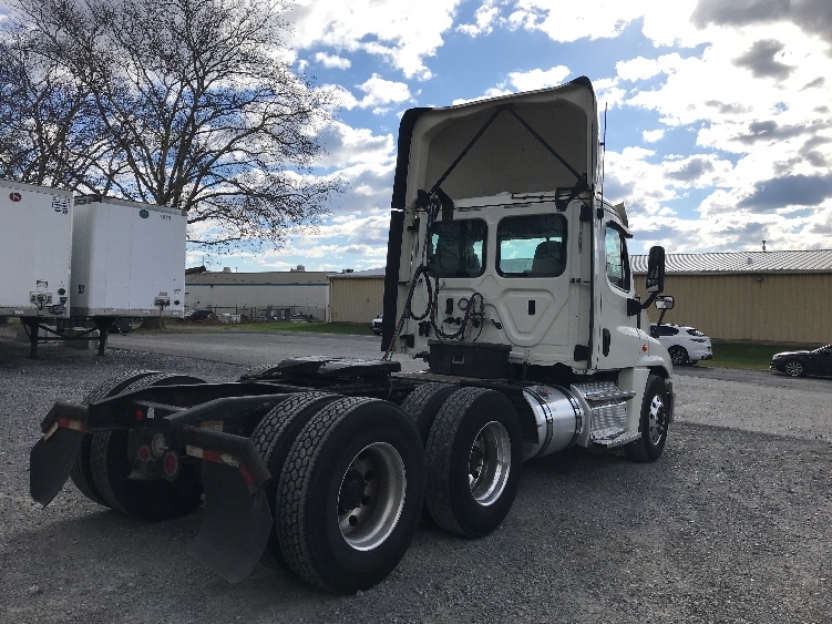 2019 Freightliner Cascadia in Cleona, PA — photo 7