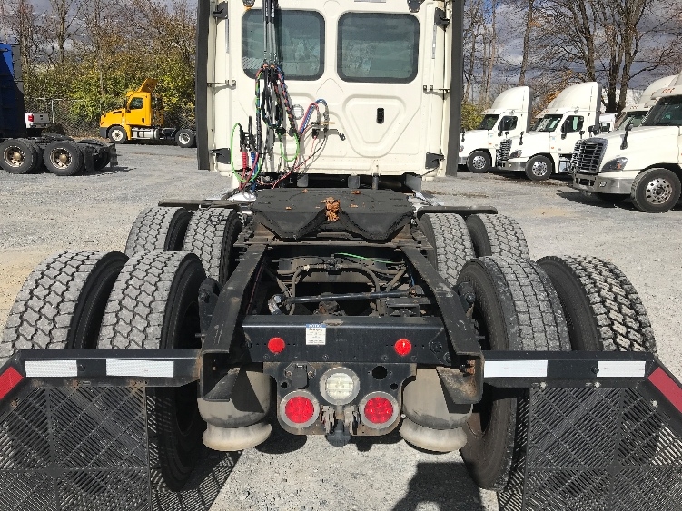 2019 Freightliner Cascadia in Cleona, PA — photo 6