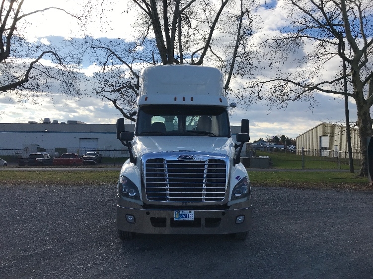 2019 Freightliner Cascadia in Cleona, PA — photo 2