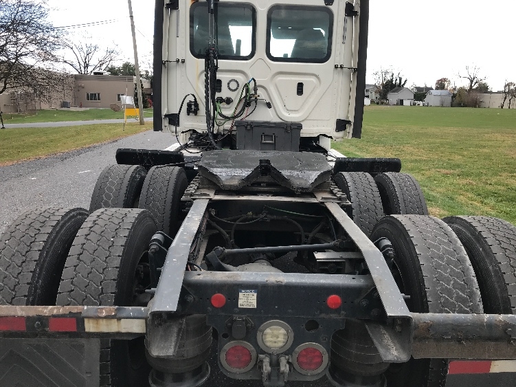 2019 Freightliner Cascadia in Cleona, PA — photo 6
