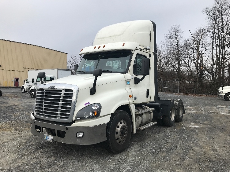 2019 Freightliner Cascadia in Harrisburg, PA — photo 3