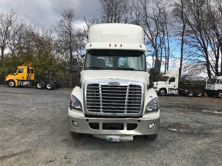 2019 Freightliner Cascadia in Cleona, PA — photo 2