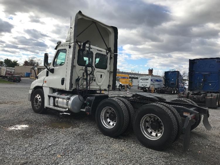 2019 Freightliner Cascadia in Cleona, PA — photo 5
