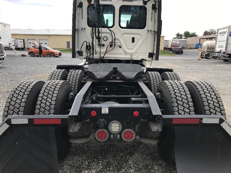 2019 Freightliner Cascadia in Cleona, PA — photo 6