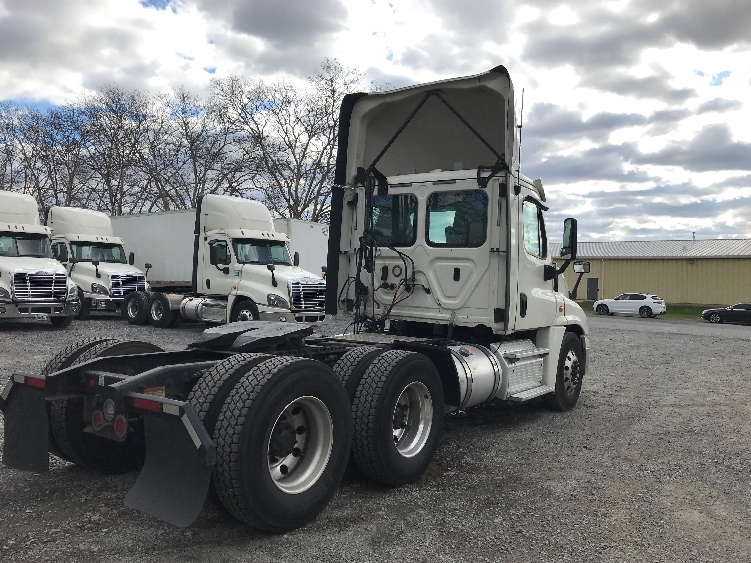 2019 Freightliner Cascadia in Cleona, PA — photo 7