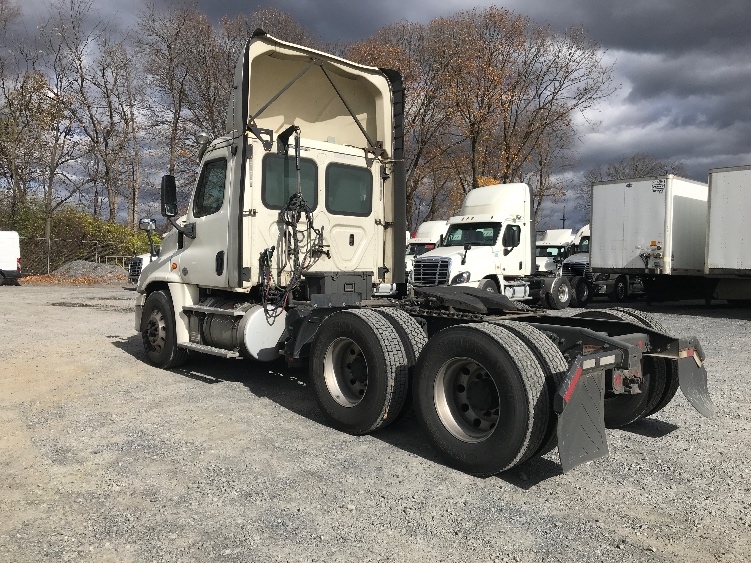 2019 Freightliner Cascadia in Cleona, PA — photo 5