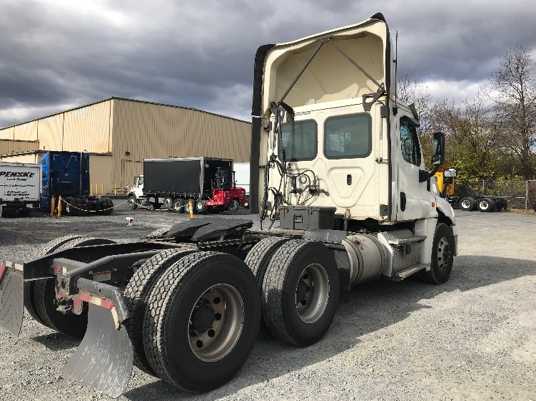 2019 Freightliner Cascadia in Cleona, PA — photo 7