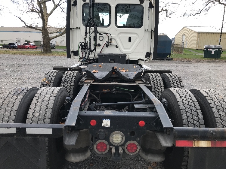 2019 Freightliner Cascadia in Cleona, PA — photo 6