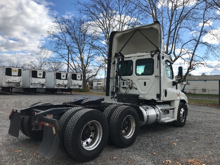 2019 Freightliner Cascadia in Cleona, PA — photo 7