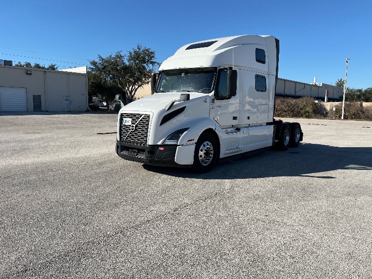 2024 Volvo in Tampa, FL — photo 3
