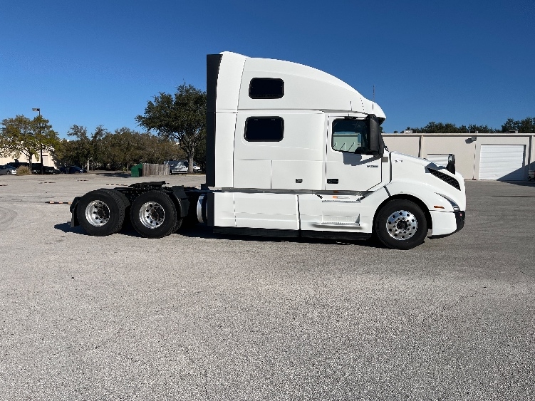 2024 Volvo in Tampa, FL — photo 8