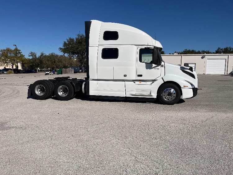 2024 Volvo in Tampa, FL — photo 8