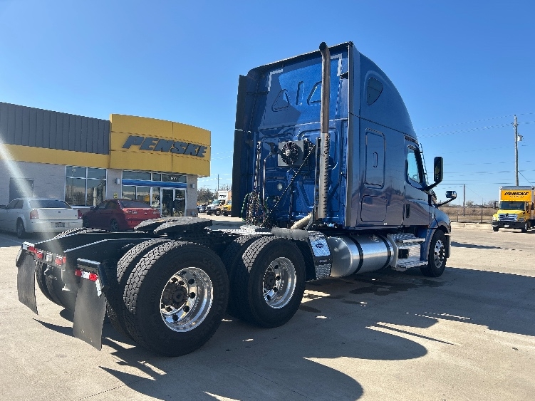 2021 Freightliner in Dallas, TX — photo 7