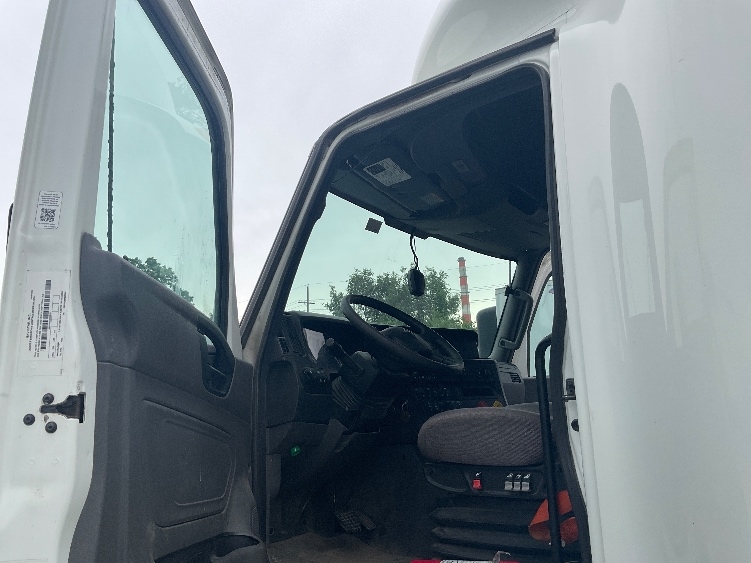 2023 International LT in Kansas City, MO — photo 9