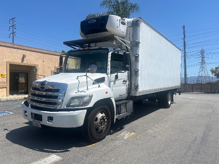 2019 Hino 268 in Fontana, CA — photo 3