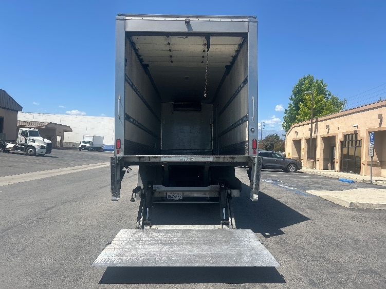 2019 Hino 268 in Fontana, CA — photo 9