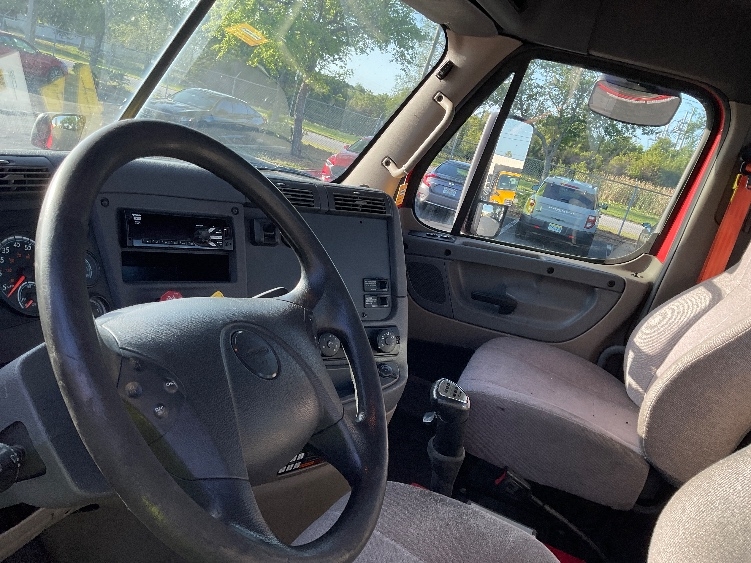 2019 Freightliner Cascadia in Tampa, FL — photo 10