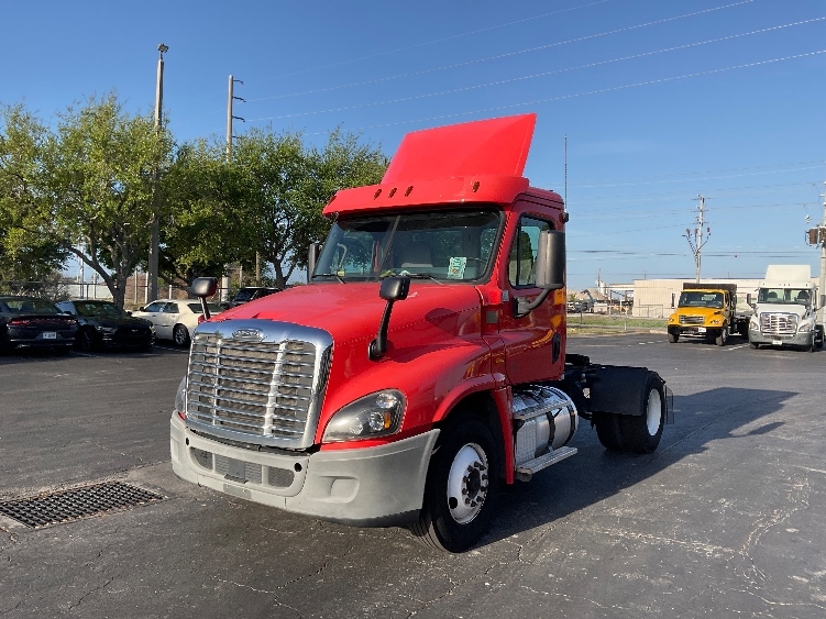 2019 Freightliner Cascadia in Tampa, FL — photo 3