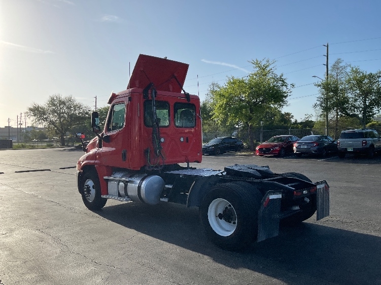 2019 Freightliner Cascadia in Tampa, FL — photo 5