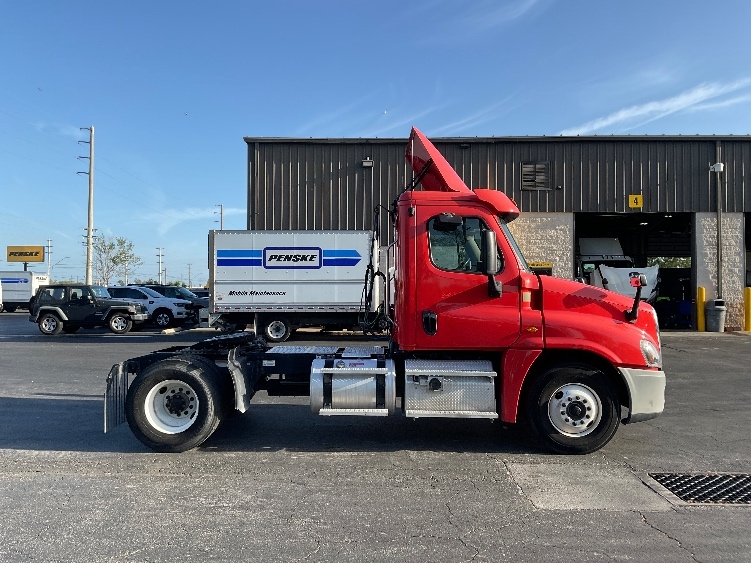 2019 Freightliner Cascadia in Tampa, FL — photo 8