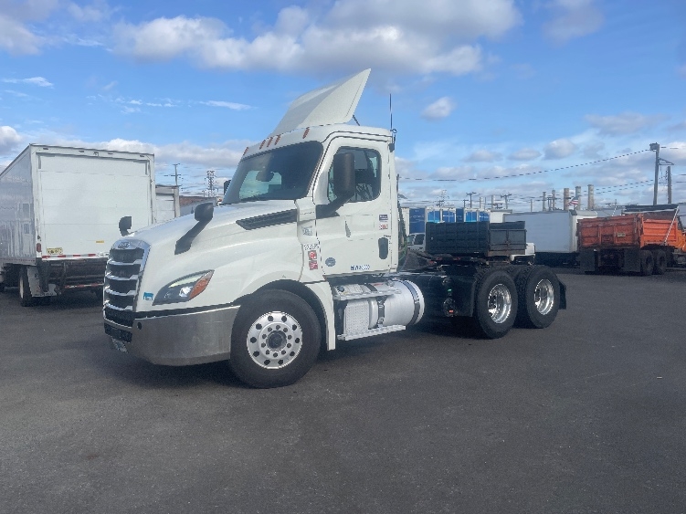 2019 Freightliner Cascadia in Kearny, NJ — photo 3