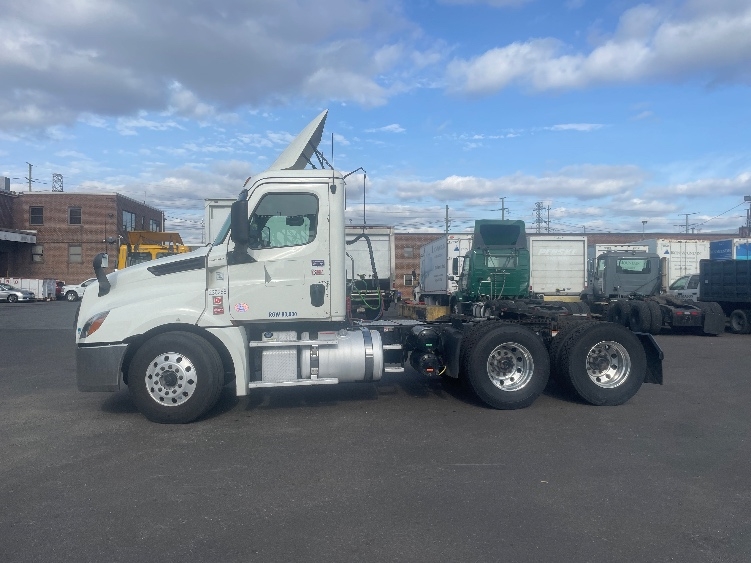 2019 Freightliner Cascadia in Kearny, NJ — photo 4