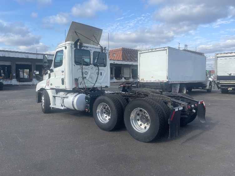 2019 Freightliner Cascadia in Kearny, NJ — photo 5