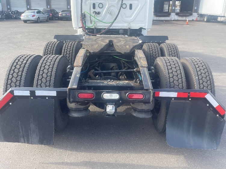 2019 Freightliner Cascadia in Kearny, NJ — photo 6