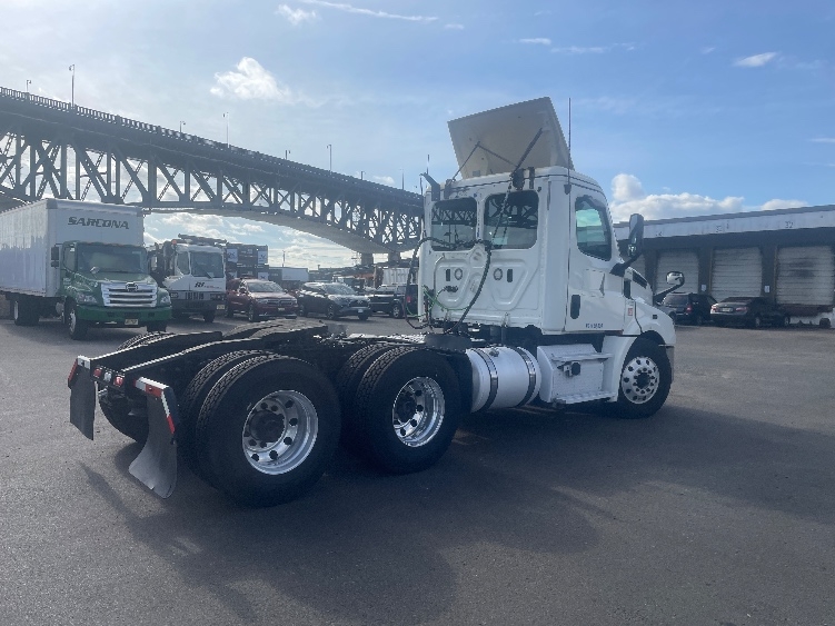 2019 Freightliner Cascadia in Kearny, NJ — photo 7
